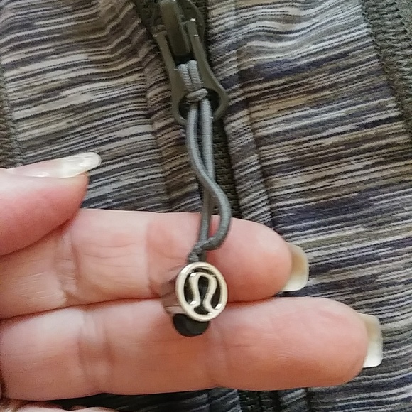 Lululemon Define track run Zip up hooded jacket sz 2 - Picture 9 of 16